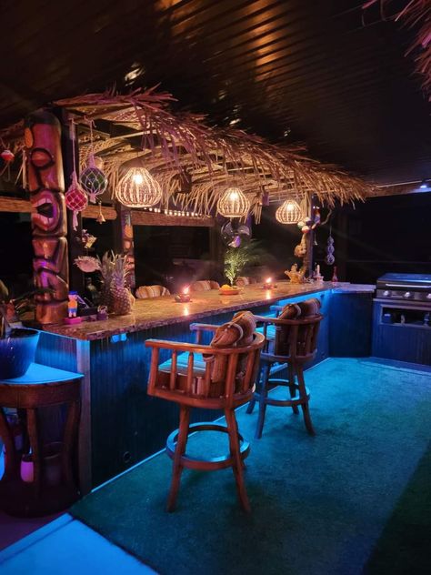 Ocean Bar Design, Funky Interior Design Eclectic, Tiki Bar Aesthetic, Tiki Bathroom, Unique Man Cave Ideas, Tiki Halloween, Lake Bar, Listening Lounge, Float Bar