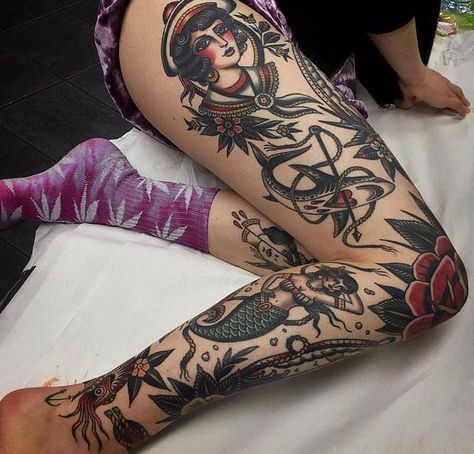 Legs Tattoos, Americana Tattoo, Tattoo Son, Lady Bug Tattoo, Skin Marks, Tattoo Leg, Prison Tattoos, Tattoo Old School, Traditional Tattoo Sleeve