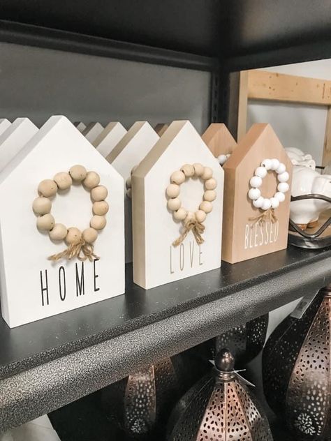 House Shaped Decor, Diy Crafts Using Wooden Beads, Diy Small Houses Craft, Wood Houses Decor, Wood Houses Craft, Mini Wood House Decor, Small Wooden Houses Craft Christmas, Mini Wood Houses Craft, Wooden Houses Craft Spring