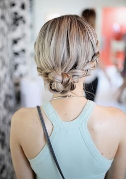 8 Hacks to Style Wet Hair, So It Looks Awesome Waitress Hairstyles, Pool Hairstyles, Athletic Hairstyles, Curly Bob Hairstyles, Hair Reference, Beach Hair, Hair Dos, Trendy Hairstyles, Hair Day