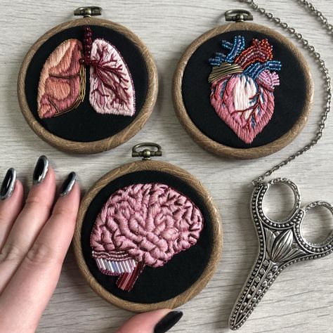 Diy Sy, Pola Sulam, Sewing Embroidery Designs, Hand Embroidery Art, Embroidery Hoop Art, Embroidery Craft, Human Anatomy, Hand Embroidery Patterns, Embroidery Inspiration