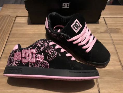 Vintage Dc Shoes, Dc Shoes Aesthetic, Pink Dc Shoes, Dc Shoes Outfit, Dc Boots, Tenis Dc, Dr Shoes, Pretty Shoes Sneakers, 2024 Style