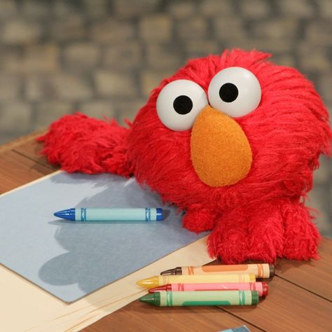 Elmo’s Instagram post: “Elmo can't think of what to draw today! Do you have any ideas for Elmo?” Elmo Drawing, Baby Elmo, Puppet Costume, Elmo And Friends, Elmo World, Elmo Sesame Street, Sesame Street Muppets, Silly Puppets, Best Character Names