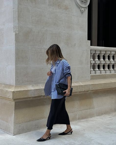 Stripes in blue #springoutfit #outfitinspiration #stripedshirt #avenuethelabel #silkskirt #slingback #portuguesegirl #stylingideas Black Silk Shirt Outfit, Silk Shirt Outfit, Black Silk Shirt, Black Silk Skirt, Blue Striped Shirt, Office Outfit, Slingbacks, Silk Skirt, Office Outfits