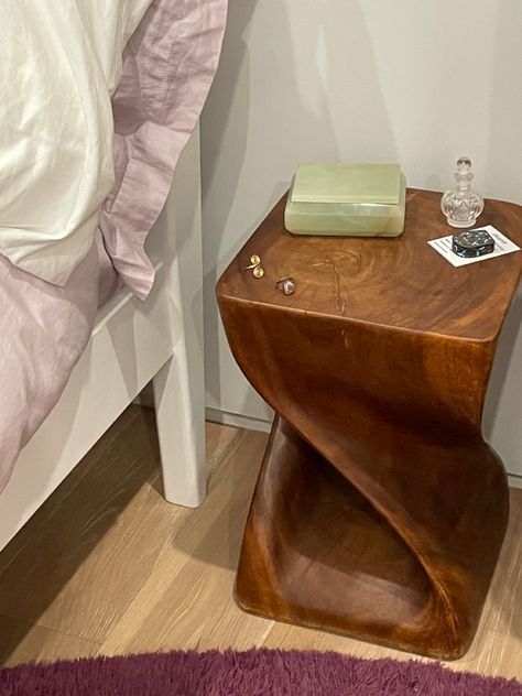 Retro Night Table, Cool Side Tables Bedroom, 80s Bedside Table, Unique Nightstand Ideas Diy, Funky Nightstands, Abstract Nightstand, Cool Bedside Table, Interesting Nightstands, Nightstand Funky