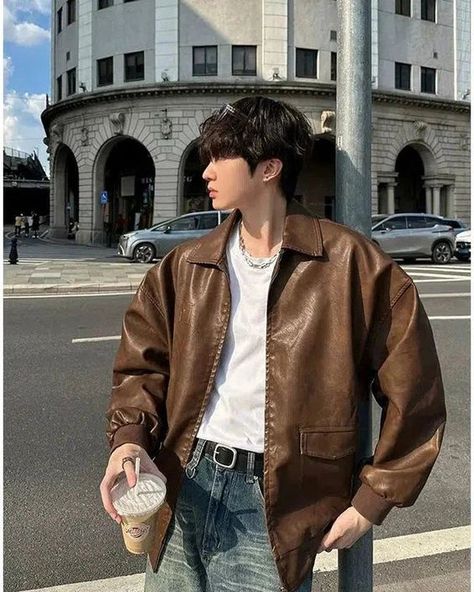 I will charge your color is yellow instead of beige☹️ Brown Jacket Outfit Men, Brown Jacket Outfit, Brown Leather Jacket Outfit, Korean Street Fashion Men, Leather Jacket Outfit Men, Brown Leather Jacket Men, Streetwear Essentials, Korean Streetwear, Pu Leather Jacket