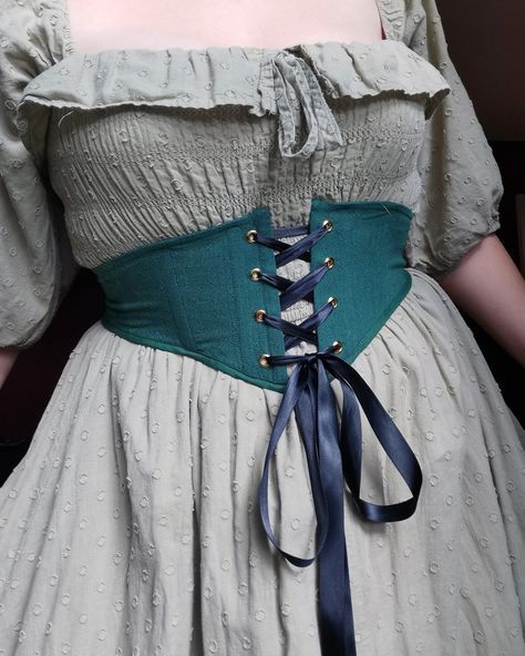 Ok what chapter are we all at on House of Flame and Shadow? Has anyone finished it yet?? 📖 Also, I actually have one Bryce Corset Belt ready to ship in a size L, DM me if you need her to be yours ♥ #corsetry #costuming #corsets #hobbitcore #princesscore #cosplay #renaissancefestival #renfaire #renaissancefaire #slowfashion #cottagecorestyle #cottagecore #cottagecoreaesthetic #crescentcity #Bryce #HOFAS Corset Making, Crescent City, Find Style, Medieval Clothes, I Wan, Princess Core, Cottagecore Style, Cottage Core Aesthetic, Corset Belt