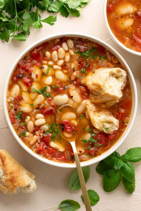 White Bean and Tomato Soup - Peas and Crayons Bean And Tomato Soup, Diet Soups, Greek Lemon Chicken Soup, White Bean Soup Recipes, Side Salad Recipes, Greek Lemon Chicken, Bean Soup Recipes, Veggie Sandwich, Tomato Soup Recipes