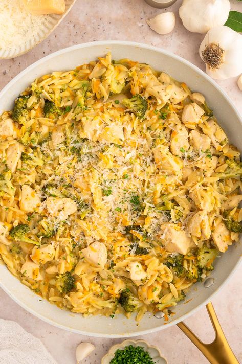 Broccoli Cheddar Orzo with Chicken is an easy one pot meal that your whole family will love. Secretly healthy, high protein and super cheesy! Broccoli Orzo Casserole, Orzo And Broccoli Recipe, Chicken Broccoli Orzo, Broccoli Cheddar Orzo, Cheddar Orzo, Orzo With Chicken, Broccoli Recipes Healthy, Broccoli Cheddar Chicken, Gf Dinner