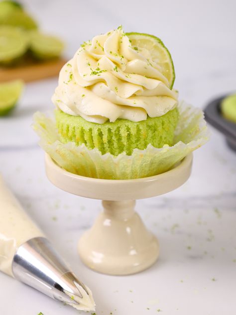 Lime Buttercream Strawberry Lime Cupcakes, Raspberry Lime Cupcakes, Keylime Cupcake, Key Lime Cupcakes Recipe, Key Lime Pie Cupcakes, Lime Frosting, Lime Buttercream, Strawberry Lemonade Cupcakes, Key Lime Cupcakes