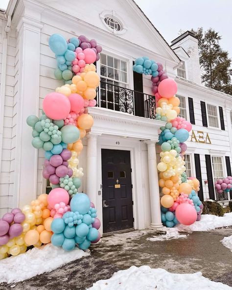 Dino Balloons, Christening Balloons, Balloon Colors, Dinosaur Balloons, Balloon Creations, Balloon Garland Diy, Balloon Installation, Birthday Themes For Boys, Balloon Arrangements