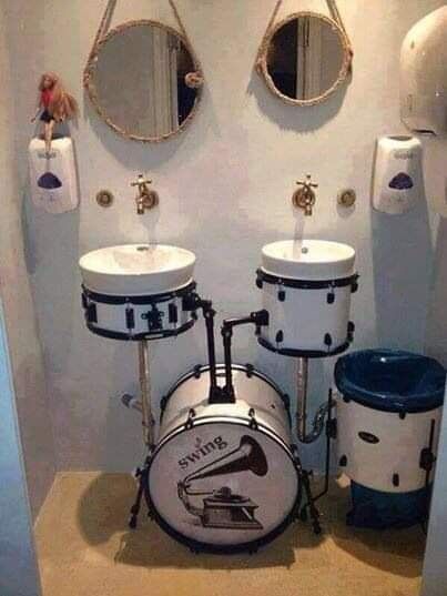 Casa Rock, Music Furniture, Music Studio Room, Crust Punk, Music Room Decor, Music Decor, Studio Room, Music Themed, Drummers