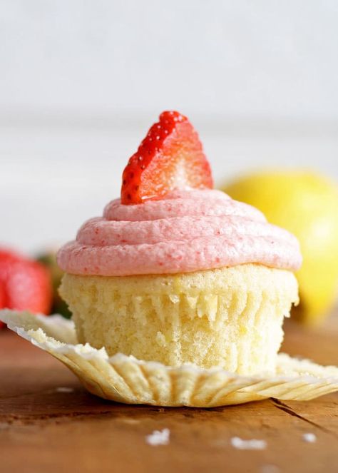 Strawberry lemonade cupcakes are the perfect spring dessert! Sweet and tangy - one of the BEST combinations out there! #strawberry #cupcake #cupcakes #strawberries #fromscratch #easy #fresh #homemade #best #moist #lemon #lemonade #recipe #ideas #summer #spring #yellow #yummy #recipes Strawberry Lemonade Cupcakes, Easy Strawberry Lemonade, Lemonade Cupcakes, Strawberry Frosting, Spring Desserts, Lemon Cupcakes, Strawberry Lemon, Cupcakes Recipe, Easy Strawberry