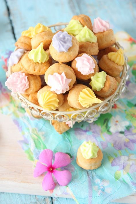 Cherry on a Cake: ICED GEMS Iced Gems, Cookie Sandwich, Almond Cookies, Biscuit Cookies, Cookies Recipe, Dessert Bars, Monster Cookies, A Bowl, Just Desserts