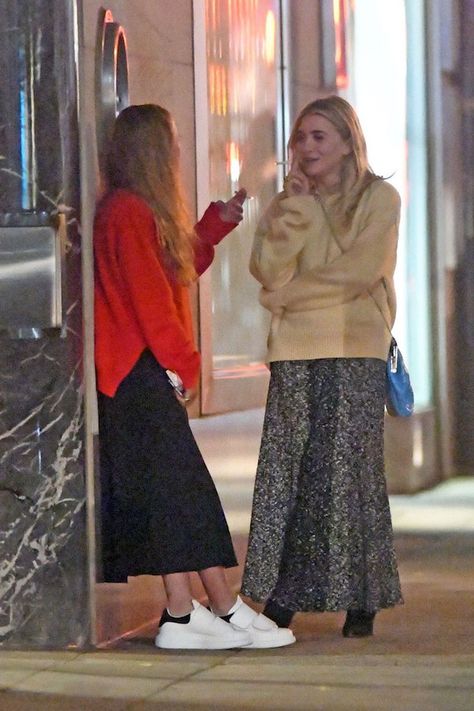 Get The Olsen Twins' Latest Skirt And Sweater Combo For Fall Mary Kate Olsen Style, Twins Outfit, Ashley Olsen Style, Olsen Fashion, Sweaters For Fall, Skirt And Sweater, The Olsen Twins, Olsen Twins Style, Mary Kate And Ashley