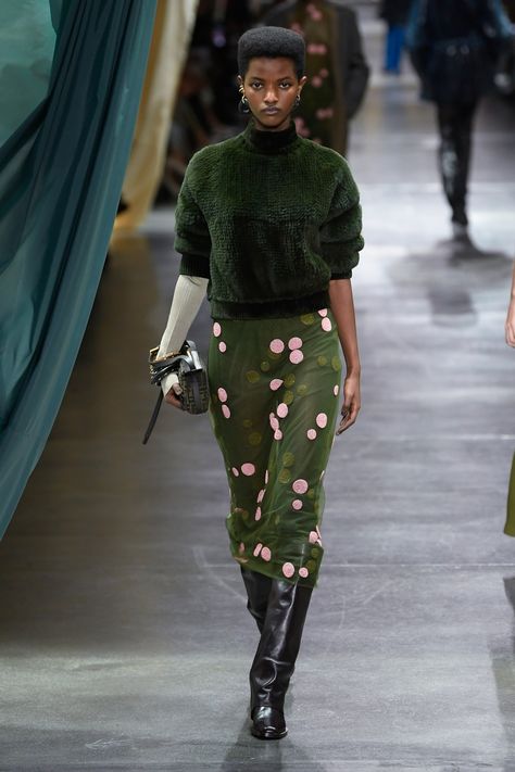 Wicked Aesthetic, Fendi Runway, Green Outfits, Fall Runway, Fall Winter Trends, Fall Winter 2024, Runway Trends, Top Trending, 가을 패션