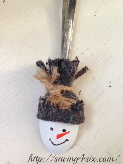 Snowman Spoons Diy, Wooden Spoon Art Diy Projects, Snowman Spoon Ornament, Spoon Snowman Ornament, Spoon Ornaments Diy, Spoon Christmas Ornaments, Snowman Spoons, Silverware Ornaments, Flaky Friends