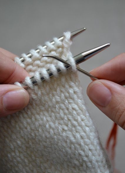 Kitchener Stitch | The Purl Bee Knit Videos, Kitchener Stitch, Knit Tutorials, Purl Bee, Knitting Hacks, Knitting Help, Crochet Knit Stitches, Hand Knit Socks, Knitting Tutorials