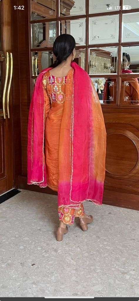 Layer Dresses, Suite Design, Frock Designs, Orange Suit, Long Frock Designs, Long Frock, Casual Indian Fashion, Pakistani Fashion Party Wear, Dressing Style