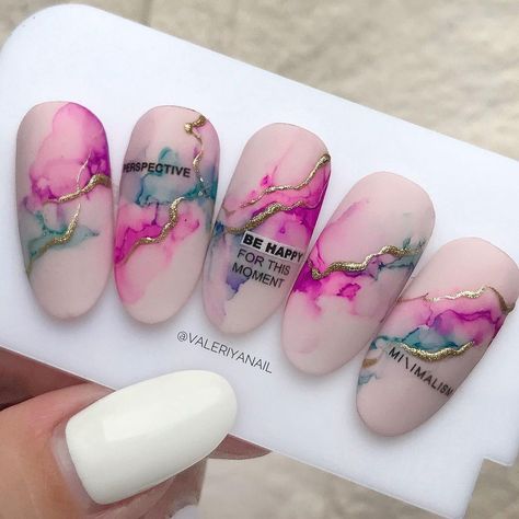 Ink Nail Design, Ink Nails Design, Nail Ink Art, Ink Art Nails, Ink Nail Art Designs, Marble Art Nail Design, Alcohol Ink Nail Art, Water Colour Nails, Ink Nail Art