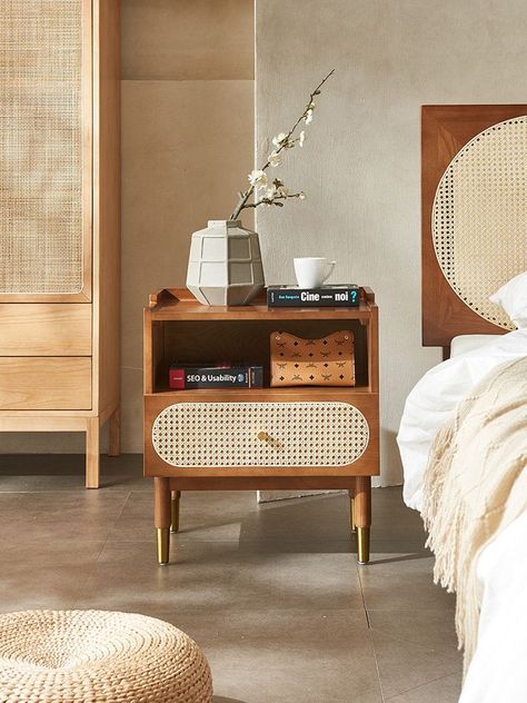 Side Table Rattan, 70s Bedroom Furniture, Mcm Bedside Tables, Bedroom Decor Wood Furniture, Scandinavian Bedroom Furniture, Midcentury Modern Bedroom Furniture, Different Bedside Tables, Rattan Bedroom Decor, Boho Rattan Bedroom