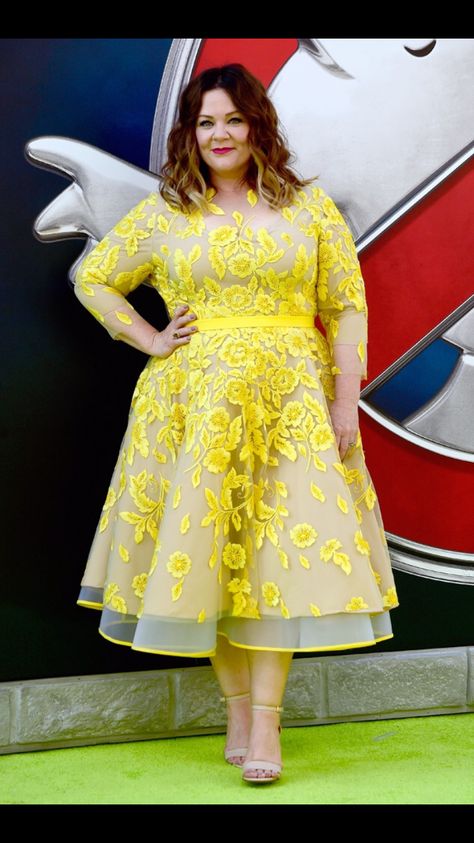 Plus Size Wedding Dresses With Sleeves, Yellow Lace Dresses, Lace Dress Styles, Plus Size Gowns, African Lace Dresses, Plus Size Formal, Melissa Mccarthy, Hugh Dancy, Classy Dress Outfits