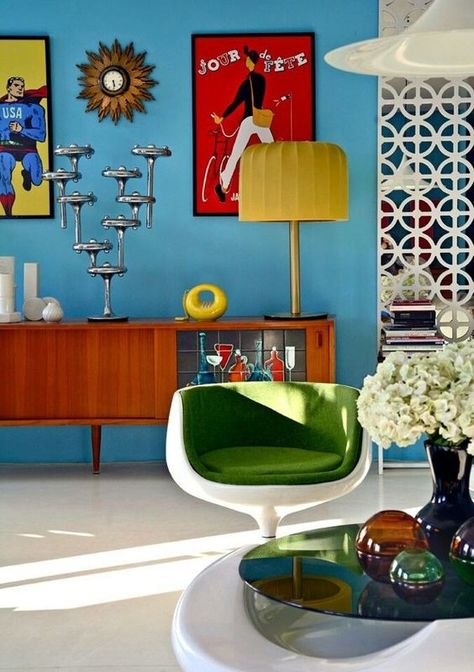 60s Interior Design, Space Age Furniture, 60s Interior, 70s Interior, Retro Interior Design, Interior Design Per La Casa, Interior Vintage, Warm Interior, Mid Century Living Room