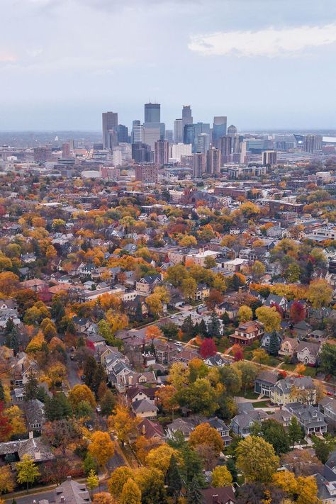 Head to the twin cities for double the action in the fall. Locals are out and about soaking in the last of the great weather before winter hits, and there are a ton of ways to enjoy the outdoors while taking in the fall colors. Looking for the best fall foliage in the US? Here are our favorite autumn destinations plus tips on how to see fall colors // Local Adventurer #localadventurer #fallfoliage #usa #usatravel #fallcolor #minnesota #minneapolis #midwest Minnesota Autumn, Minneapolis Fall, Moving Inspiration, Midwest Travel Destinations, Usa Aesthetic, Usa Skyline, Midwest Vacations, Twin Cities Minnesota, America Photo