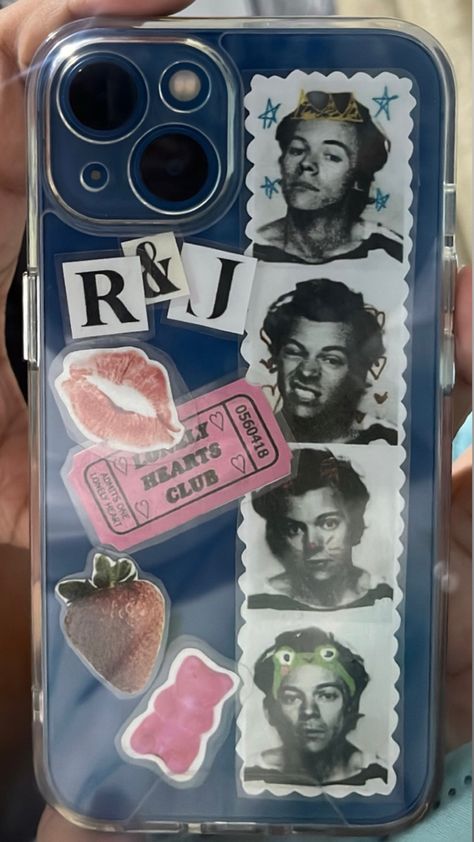 Iphone Transparent Case Ideas, Polaroid Phone Cover, Transparent Cover Ideas, Clear Phone Case Ideas Stickers, Transparent Case Ideas, Transparent Phone Case Ideas, Paper Phone Case, Harry Styles Phone Case, Iphone And Airpods