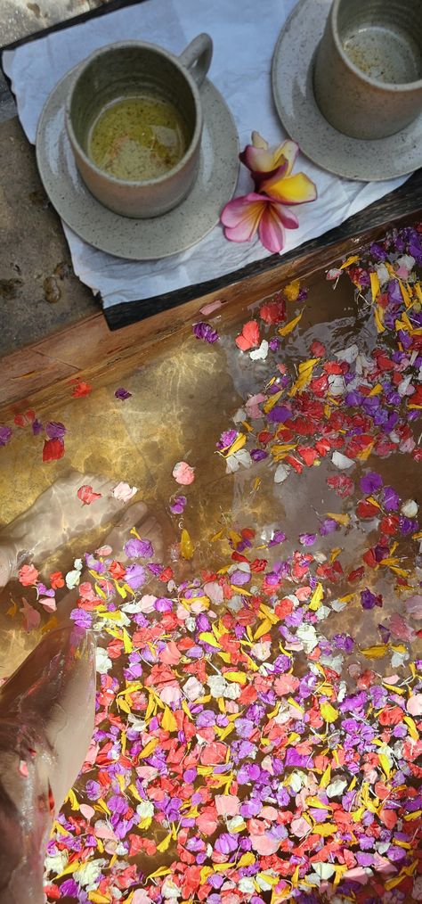 Bali flower baths Bali Flowers, Bali Spa, Bali Retreat, Bath Aesthetic, Spa Therapy, Flower Bath, Product Photography, Bali, Spa