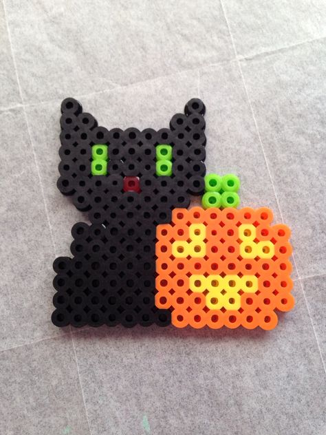 Black cat and pumpkin  By Katie Binesh Perler Bead Black Cat, Hama Cats Pattern, Fall Melty Beads, Hama Beads Halloween Pattern, Halloween Perler Bead Patterns Easy, Halloween Fuse Beads, Fall Perler Bead Patterns, Halloween Perler Bead Patterns, Cat Perler Beads