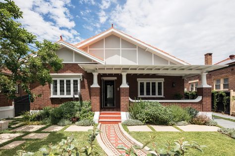 California dreaming: House Howley | ArchitectureAU California Bungalow Exterior, Ground Floor Extension, Californian Bungalow, Gabled Roof, California Bungalow, Modern Shed, Architecture Collection, Thermal Mass, Bungalow Exterior