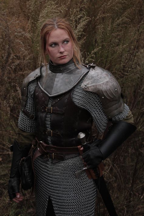 wielderofsteel on Twitter: "Found pictures from one of my first shoots in armor... I think this set is from almost 4 years ago 😳 I still like them though...… https://t.co/jp9umRTRz3" Jeanne D'arc, Female Armor, Shield Maiden, Female Knight, Knight Armor, Medieval Armor, Fantasy Armor, Medieval Fantasy, Fantasy Clothing