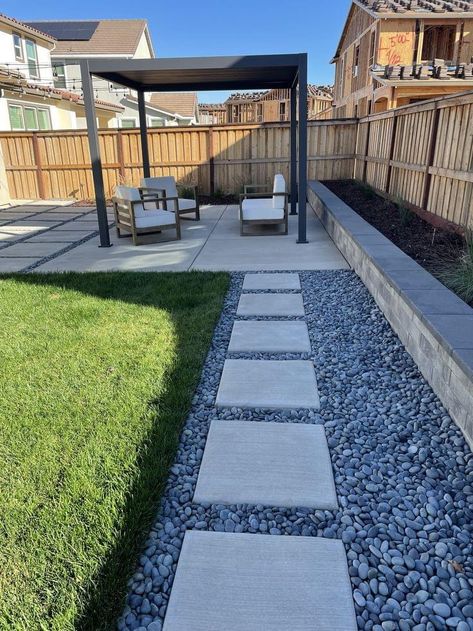 Walk Path Ideas, Modern Walkway, Walkway Design Ideas, Garden Pathway Ideas, Pathway Ideas, Arizona Backyard, Side Yard Landscaping, Walkway Design, Path Ideas