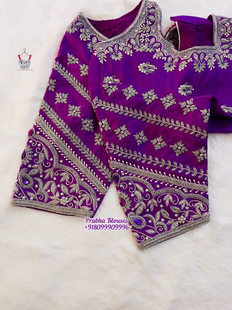 Silver Maggam Work, Work Blouses Latest, Magam Work Blouses Latest, Aari Motif, Magam Work Blouses, Maa Paintings, Designer Sleeves, Velvet Blouse Design, Magam Work Designs