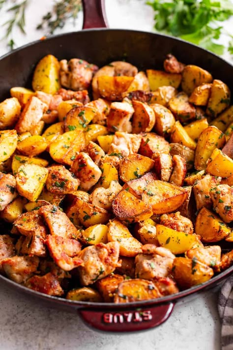 Chicken And Potato Skillet, Potato Hash Recipe, Chicken With Garlic, Potato Skillet, Chicken And Potato, 30 Minute Meals Easy, Chicken And Potatoes, Skillet Potatoes, Seasoned Chicken