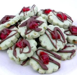 A pistachio cookie with a marachino cherry & drizzle of chocolate. Spumoni Cookies, Cookies Pistachio, Pistachio Cookie, Cookies Italian, Stevia Recipes, Flower Cookie, Italian Christmas Cookies, Pistachio Cookies, Italian Cookie Recipes