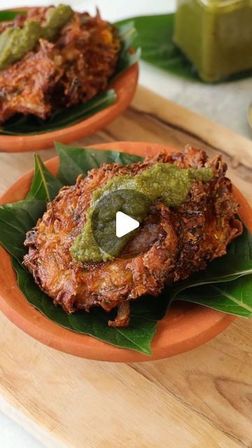 Nikita Varma Chef/Foodblogger on Instagram: "These smashed Onion Pakodas are just so crispy & delicious that you would make these again and again!

#pakoras #onionpakoras #friedfood #rainyday #iamdatingfood #snacks" Onion Pakoda, Fried Food, Again And Again, Food Blogger, Chef, Snacks, On Instagram, Instagram