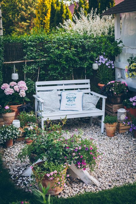 Outdoor Bench Front Yard, Memorial Garden With Bench, Cottage Garden Bench Ideas, Garden Bench Decor, Bench Area In Garden, Flower Garden With Sitting Area, Small Garden Bench Ideas, Flower Garden With Bench, Cottage Garden Sitting Area