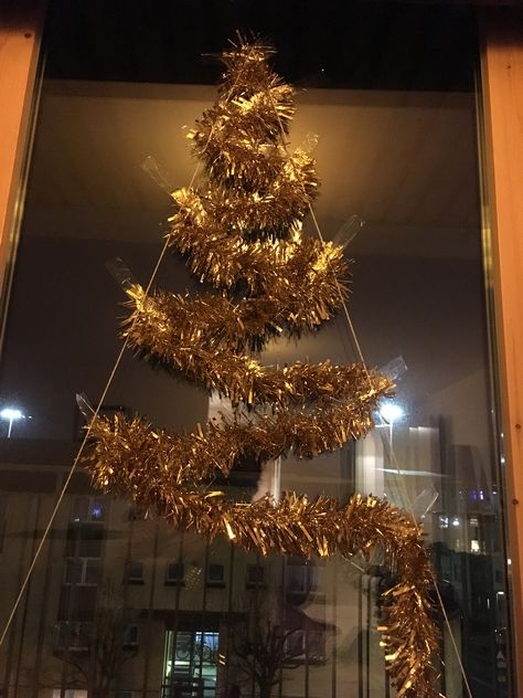 Christmas Tree Tinsel, Tree Tinsel, Flat Christmas Tree, Tinsel Christmas, Tinsel Christmas Tree, To The Window, Window Decorations, Christmas Window Decorations, Do It Again