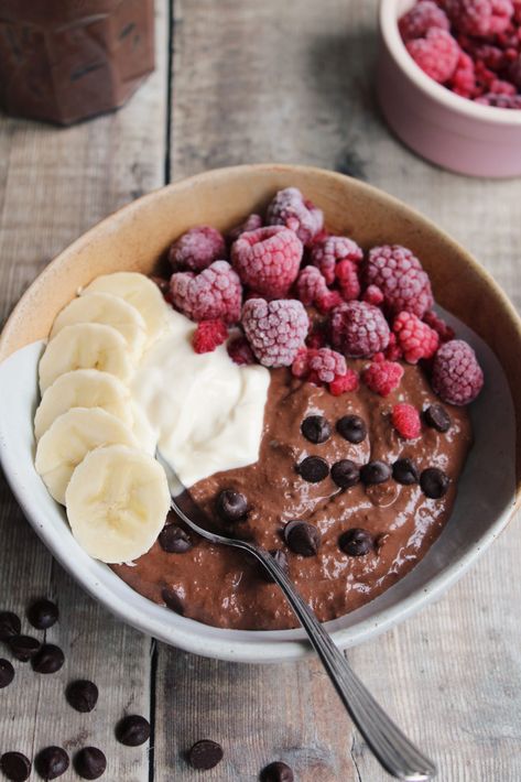 Brownie Batter Blended Oats Brownie Batter Blended Oats, Baked Oat Dessert, Breakfast Bowls Ideas, Microwave Blended Oats, Blended Overnight Oats Chocolate, Dessert Bowl Ideas, Breakfast Oat Recipes, Mug Breakfast Recipes, Overnight Blended Oats