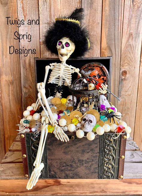 Halloween Treasure Chest, Pirate Centerpiece Ideas, Pirate Centerpiece, Halloween Arrangements, Pirates Treasure Chest, Halloween Pirates, Chest Decor, Pirates Treasure, Chest Ideas