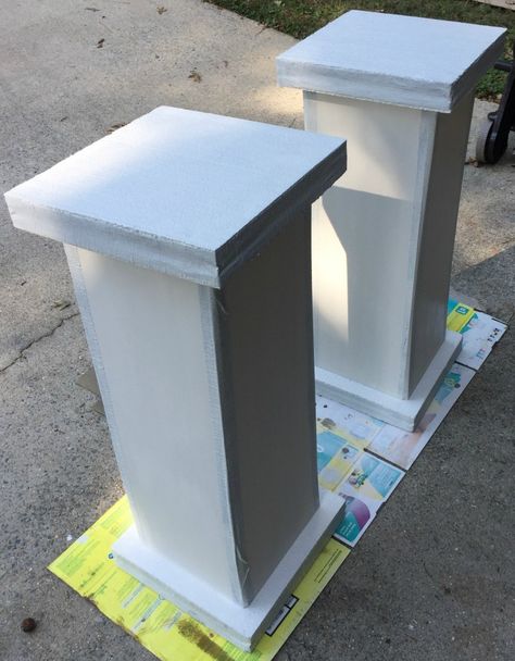 Diy Pillars Columns, Diy Halloween Pillars, Diy Halloween Yard, Creepy Graveyard, Halloween Fence, Building Columns, October Fest, Halloween Outside, Halloween Props Diy