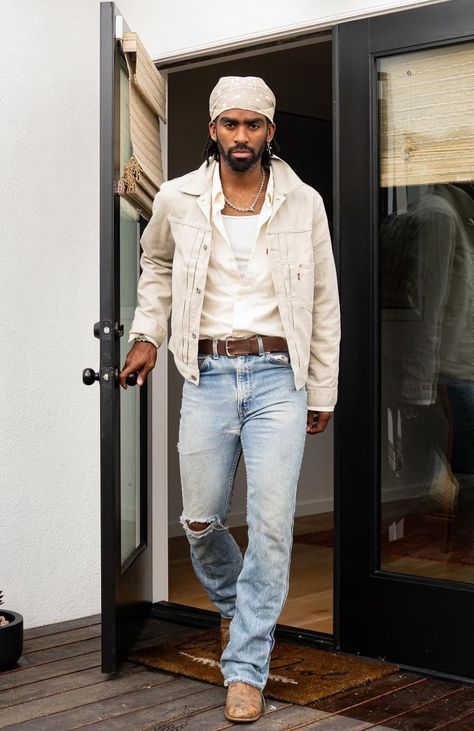 Celebrity Western Outfits, Masc Cowboy Outfit, Black Men Cowboy Outfits, Black Cowboy Outfit, Modern Cowboy Style Men, Western Fashion Editorial, Western Street Style, Lenny Kravitz Style, Urban Cowboy Style