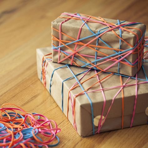 60 Clever Ways to Repurpose Office Supplies via Brit + Co. Christmas Pranks, Diy Wrapping Paper, Creative Wrapping, Prank Gifts, Office Supplies Gift, Unique Gift Wrapping, Diy Wrap, Cadeau Diy, Creative Gift Wrapping