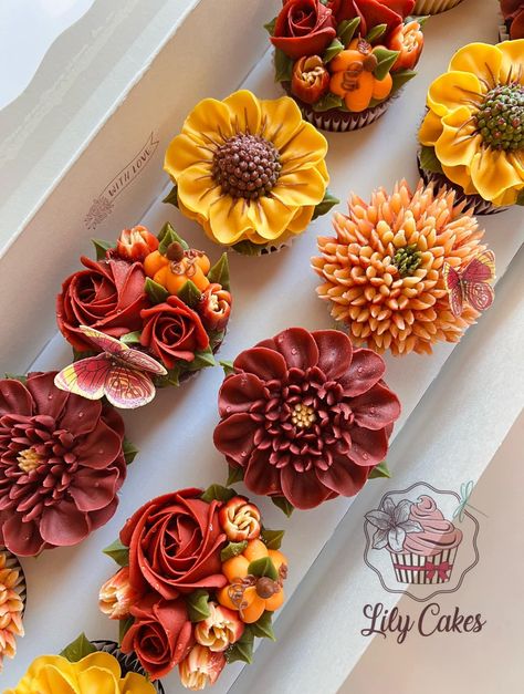 Fall Cupcakes Wedding, Fall Flower Cupcakes, Fall Wedding Cupcakes, Cupcakes Wedding, Fall Cupcakes, Cupcake Cake Designs, Cupcake Bouquet, Fall Flower, Flower Cupcakes