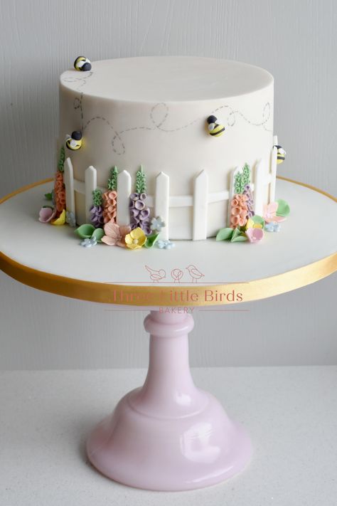 Spring Fondant Cakes, Birthday Cake Bird Theme, Bird Cake Decorating Ideas, Fondant Theme Cakes, Fondant Garden Cake, Drip Flower Cake, Cake With Bees And Flowers, Garden Theme Cake For Mom, Spring Theme Cake Ideas