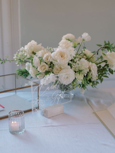 Wedding Centerpieces White Flowers, Wedding Centerpieces White, Sign In Table, White Centerpieces, White Centerpiece, Wedding Centrepieces, Baptism Ideas, 2025 Wedding, Wedding Floral Centerpieces