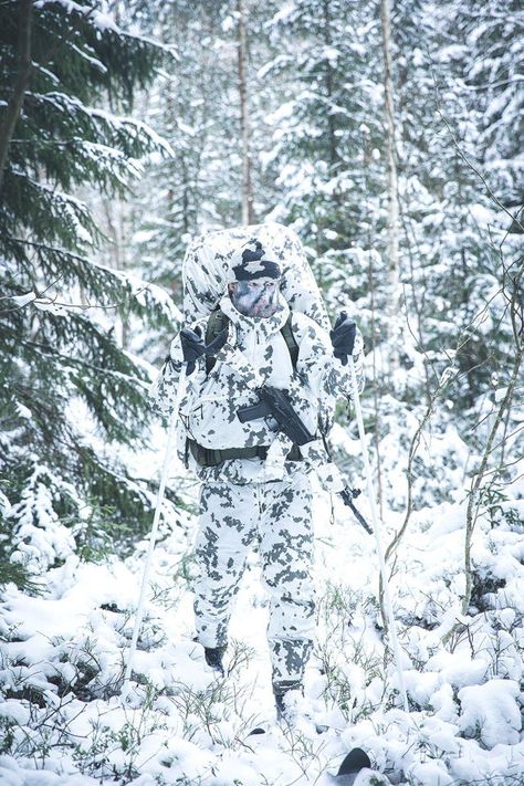 (4) John Spencer on Twitter: "Russia loses over an entire battalion of men, tanks, equipment in trying to cross a single river, but talks big against Finland 🤔 https://t.co/91VUGC7F4I" / Twitter Snow Camouflage, Soldier Images, Black Face Paint, Winter Camo, Military Aesthetic, Thermal Jacket, Tac Gear, Ghost Recon, Military Special Forces