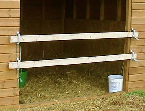 slip-rails Field Shelters, Livestock Shelter, Horse Paddock, Barn Hacks, Horse Tack Rooms, Paddock Paradise, Horse Farm Ideas, Diy Horse Barn, Horse Facility